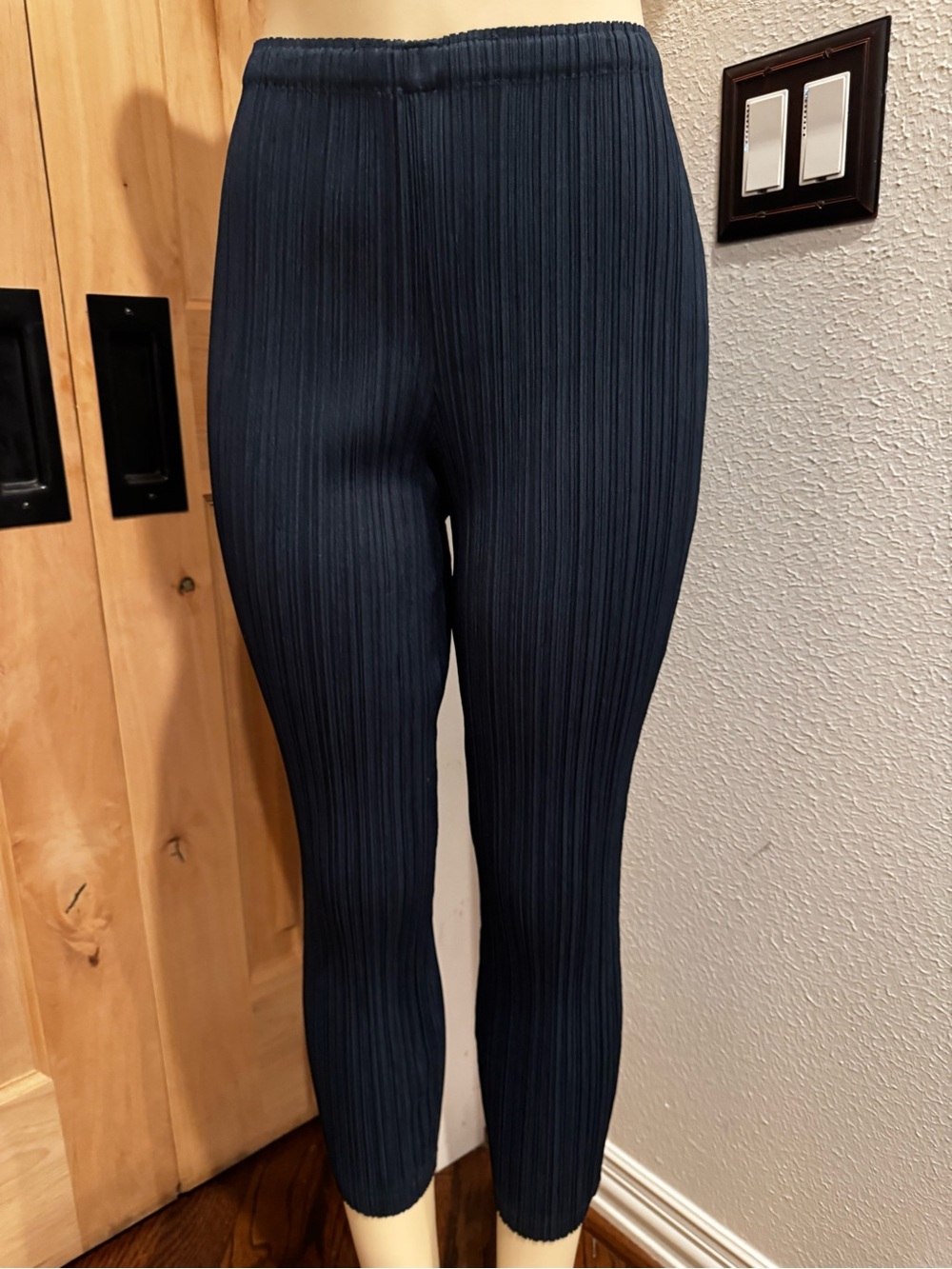 Pleats Pleats by Izzy Miyake Navy High-Waist slim fit pants Sz small